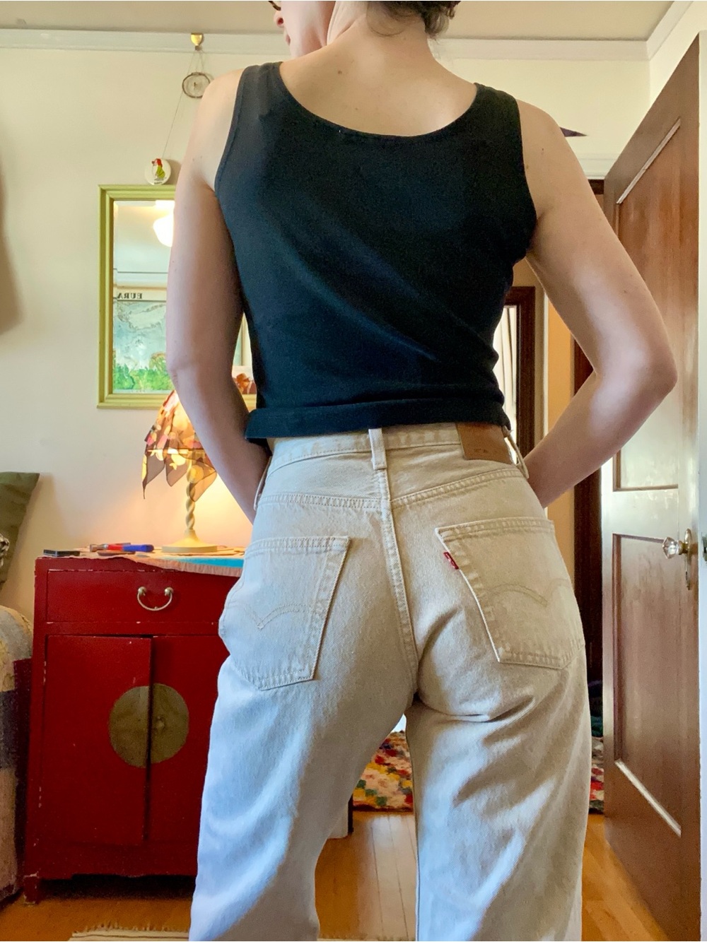 Classic Levi’s 501 Beige Straight-Leg Women's Jeans sized 25